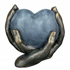 GILDE Skulptur Herz in Händen - Kunstharz - Schwarz - 15cm x 15cm x 10cm