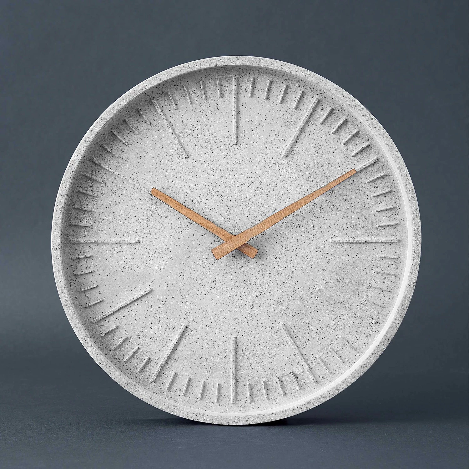 Butlers Wanduhr WALL COUTURE - Polyresin - Grau – Bild 4