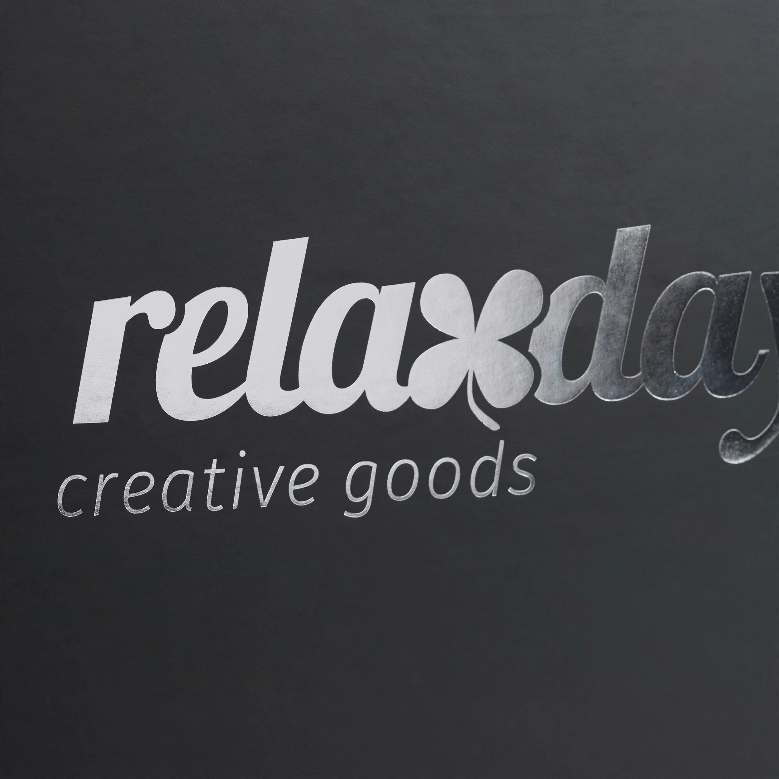 Relaxdays Schwarze Rosenbox mit 18 silbernen Rosen – Bild 8