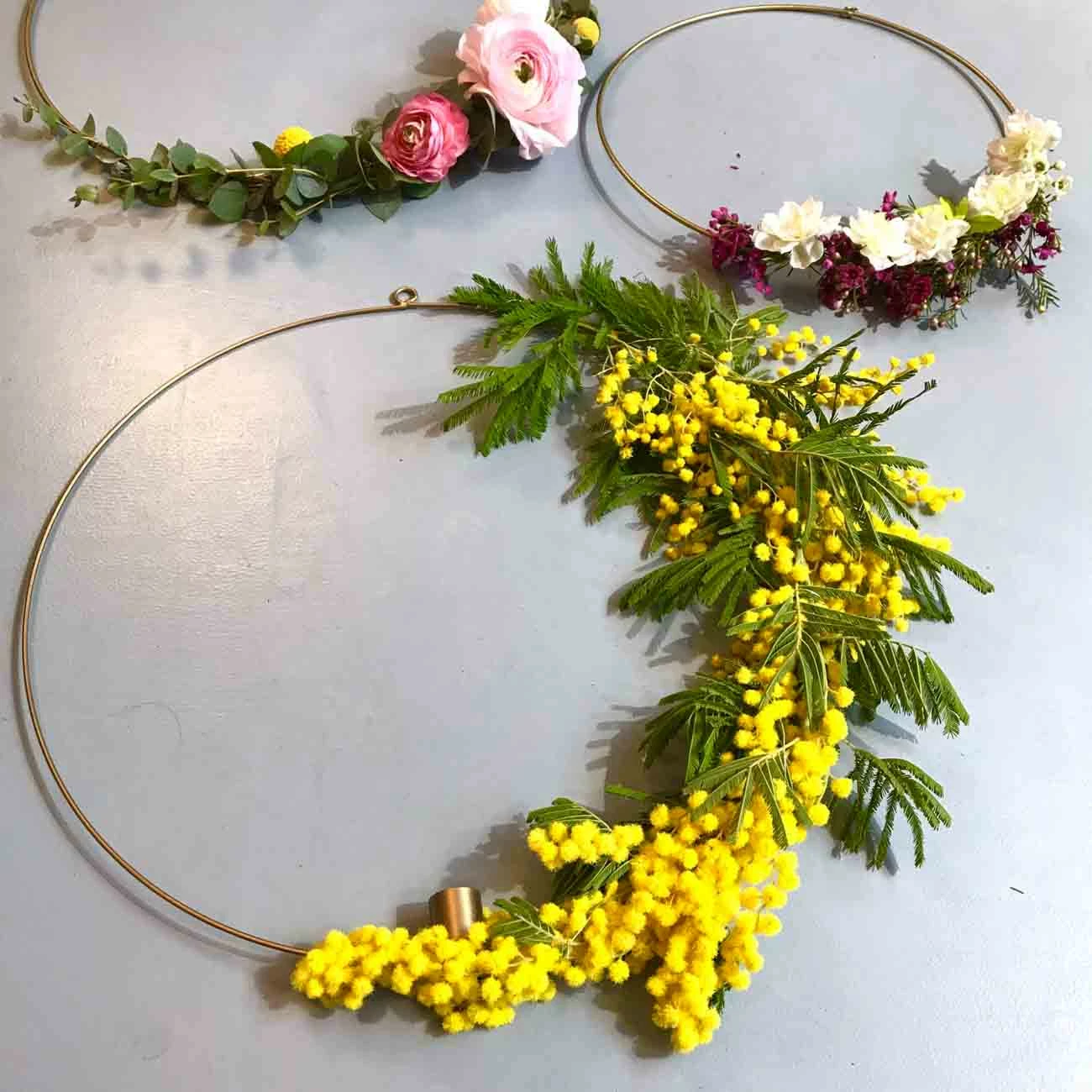 Madam Stoltz Dekoring mit Kerzenhalter L goldfarben - Hängender Dekoring mit Kerzenhalter aus Metall large, goldfarben – Bild 4