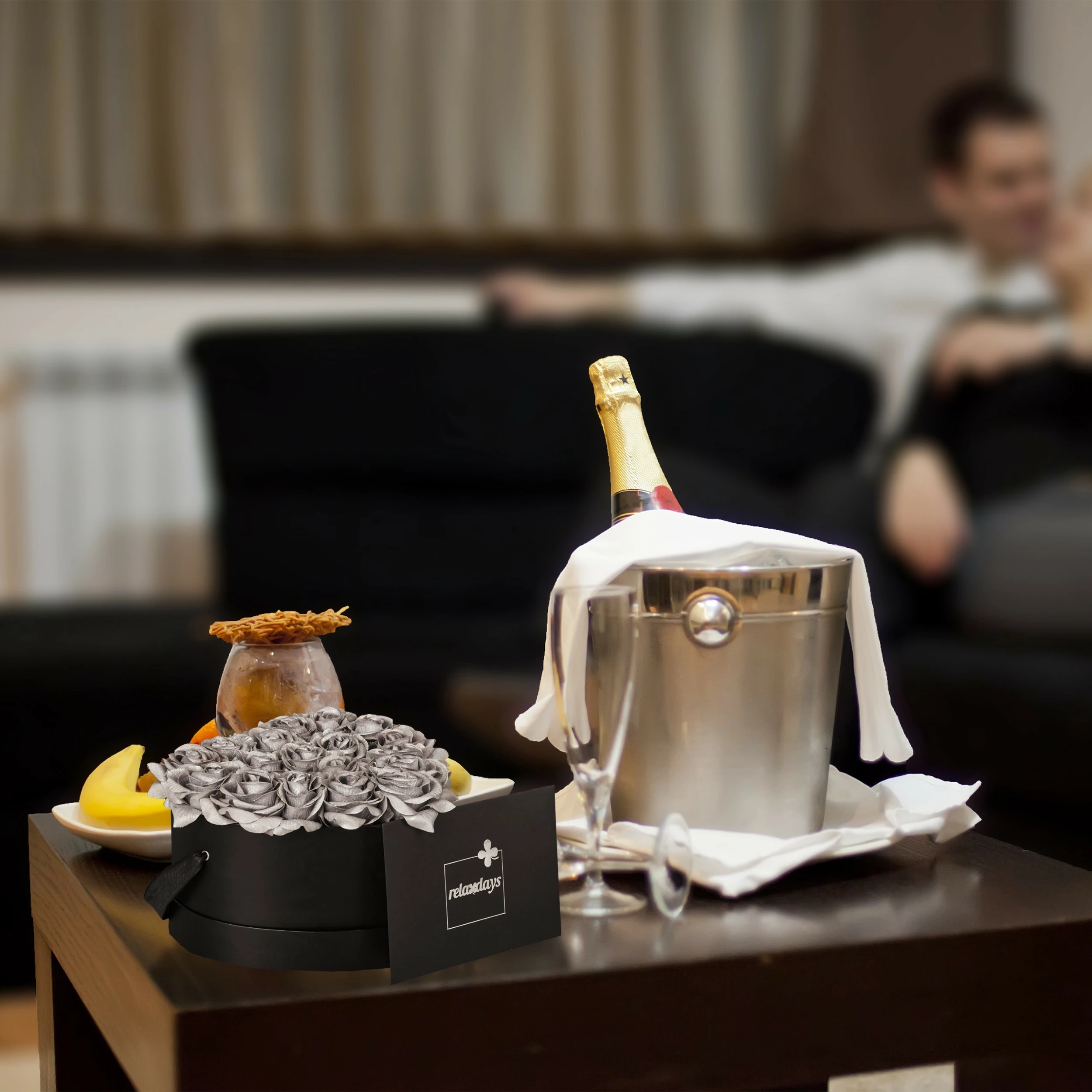 Relaxdays Schwarze Rosenbox mit 18 silbernen Rosen – Bild 4